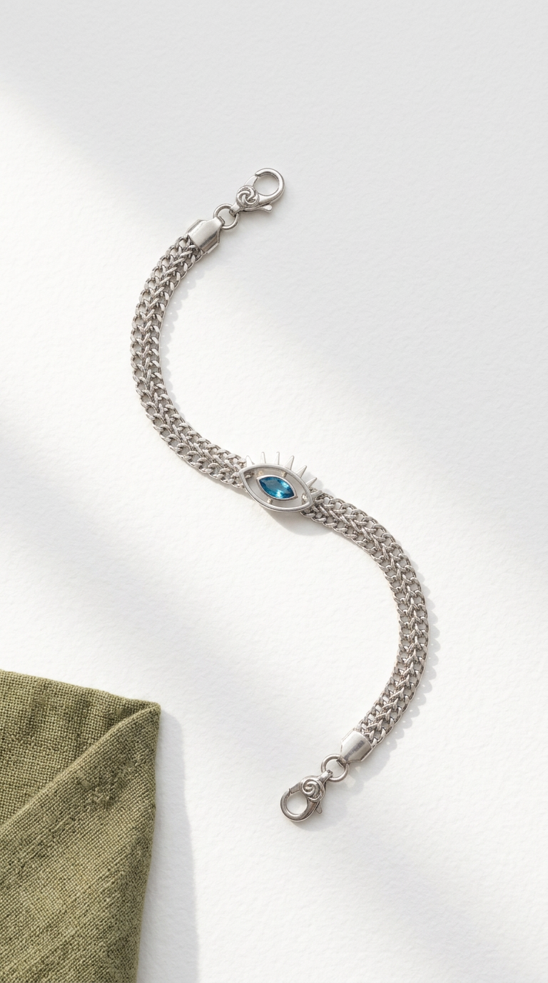 Silberfarbenes Armband mit blauem Evil-Eye-Anhänger 